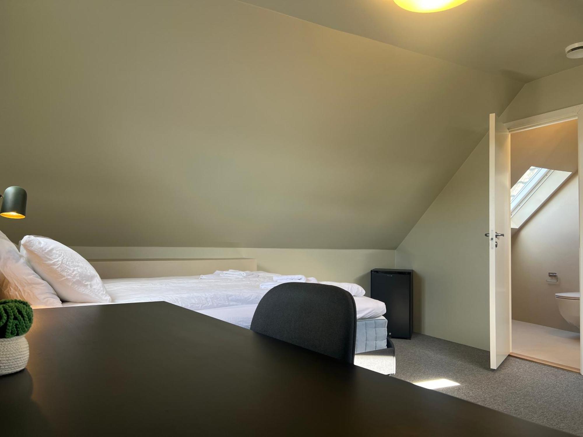 Central Guest House - Bedroom With En Suite Bathroom スタヴァンゲル 部屋 写真